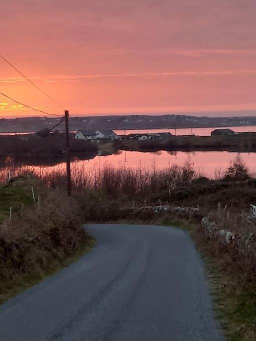 Radharc An Chuain 2 Bedroom Holiday Home Galway Exteriör bild